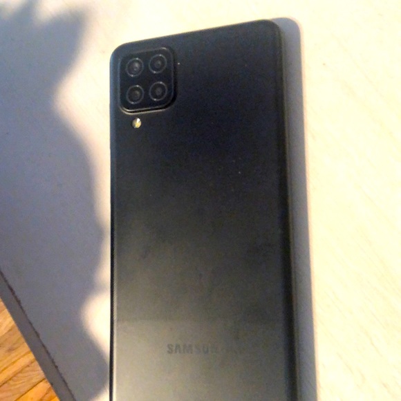 I don’t want this phone anymore I have a new one so I’m giving it away FOR SALE!